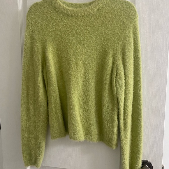 Fuzzy, light green sweater - Picture 2 of 3